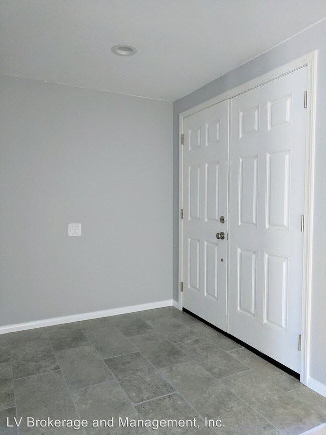 Building Photo - 7100 Island Village Dr