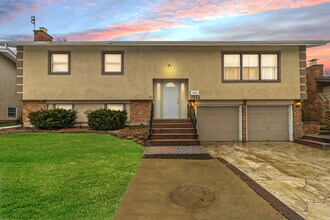Building Photo - 15254 Ventura St