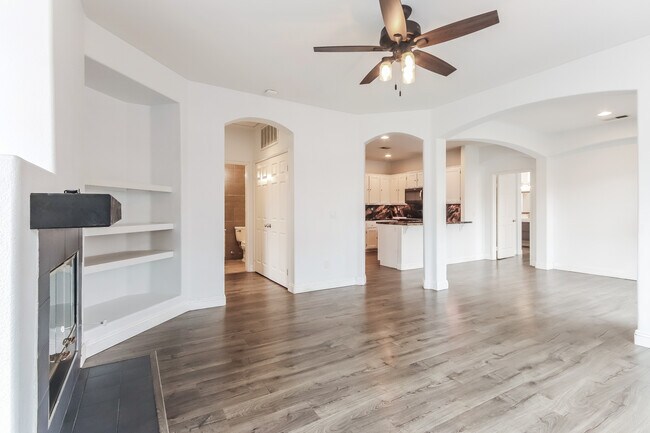 Building Photo - 621 Sumner Way