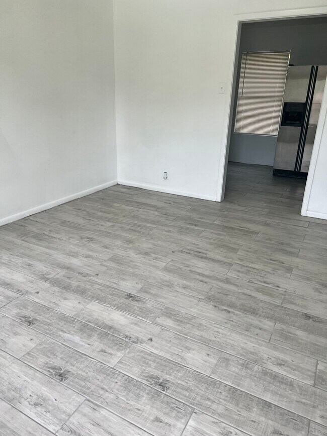 Foto del edificio - 624 Park Ln