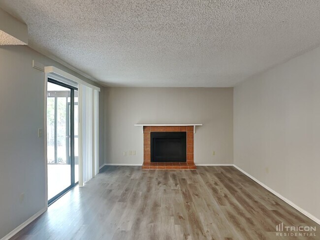 Foto del edificio - 7845 Glencoe Dr