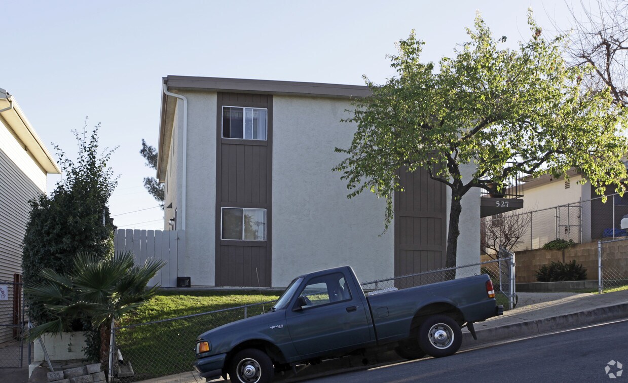Building Photo - 527 E 3rd Ave
