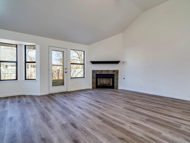 Building Photo - 223 Evergreen Cir