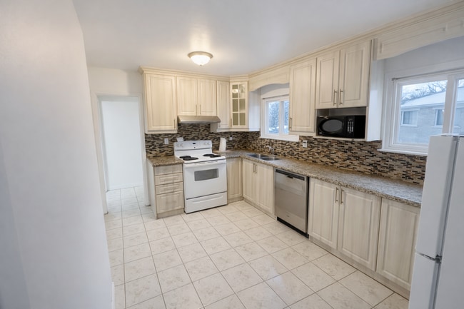 Building Photo - 29 Duntroon Crescent