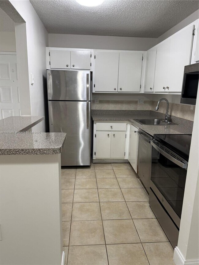 Foto del edificio - 7100 NW 179th St