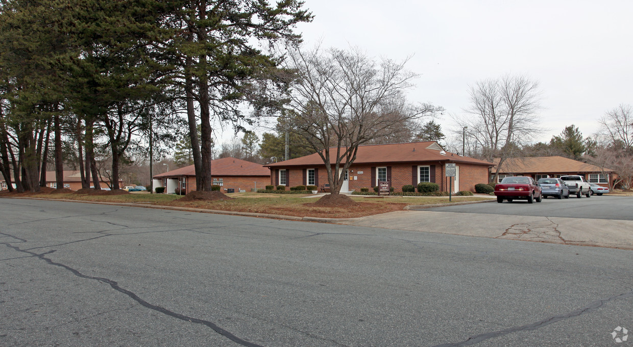 Primary Photo - Woodridge Apartments