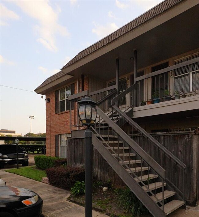 Building Photo - 1223 Augusta Dr