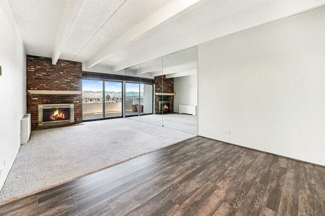 Building Photo - Stunning Mountain Views and an Unbeatable Location!