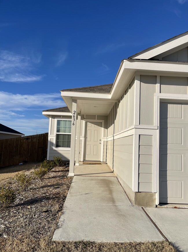 Building Photo - 2636 Kingsman Dr