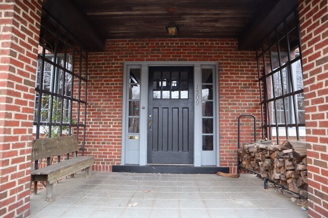 Building Photo - 1509 Gallatin St NW