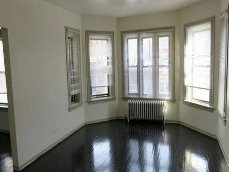 Foto principal - 6930 S Oglesby Ave