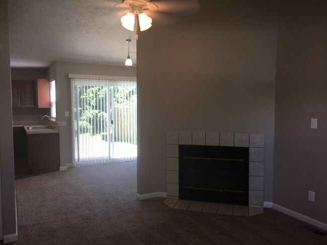Building Photo - Nice 2-Bedroom in Pike Township!