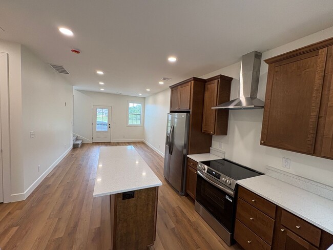 Building Photo - New Build- 3 bedroom, 2.5 bathroom home fo...