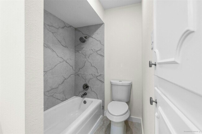 Foto del edificio - 14366 Misty Meadow Ln