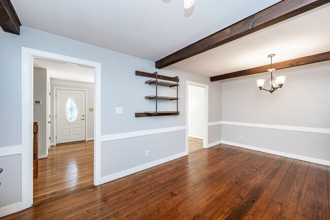 Foto del edificio - Generously Sized Midlothian Home Move In R...
