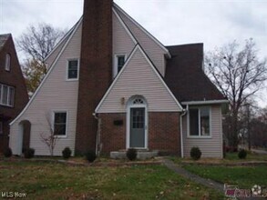 Building Photo - 48 Fairlawn Ave