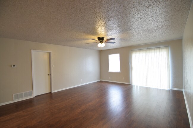 Foto del edificio - 1515 McCarthy Ave