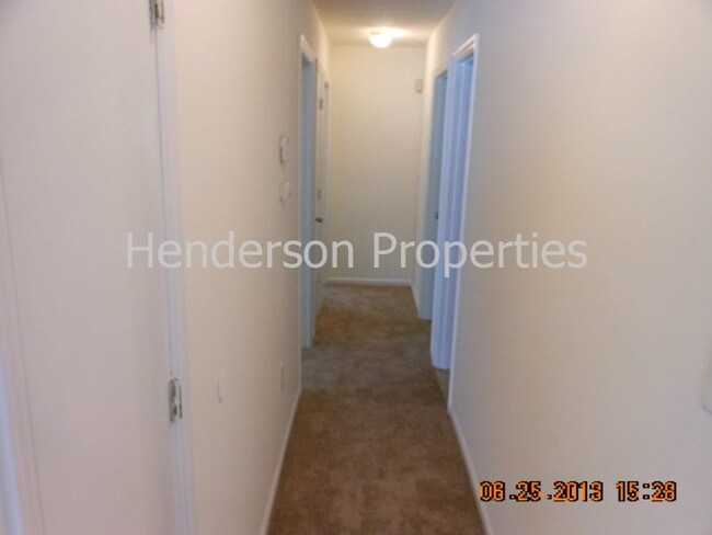 Building Photo - 8221 Meadowdale Ln