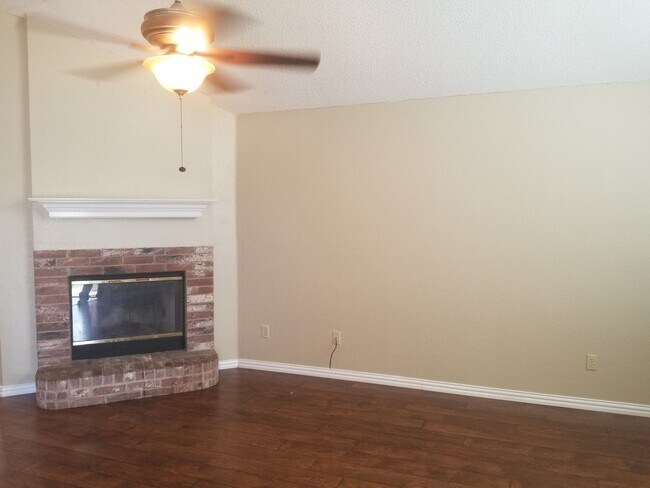 Foto del edificio - 6412 Brookcrest Dr