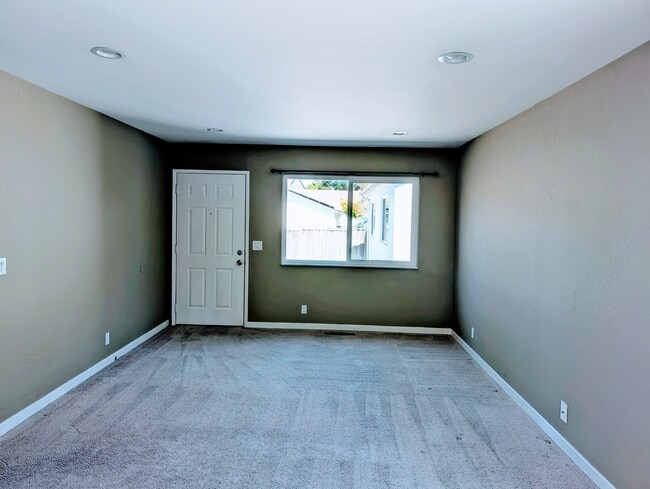 Building Photo - 22422 Walnut Cir S