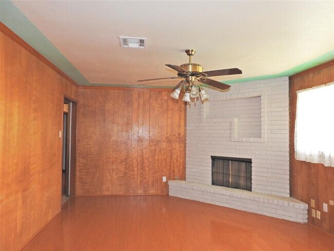 Foto del edificio - 22590 Cuttler Rd