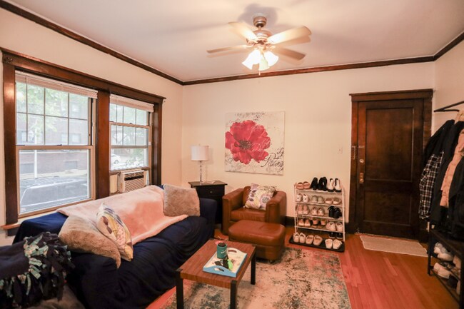 Foto del edificio - 3420 N Lakewood Ave