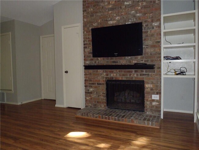 Foto del edificio - 3839 Dry Creek Dr
