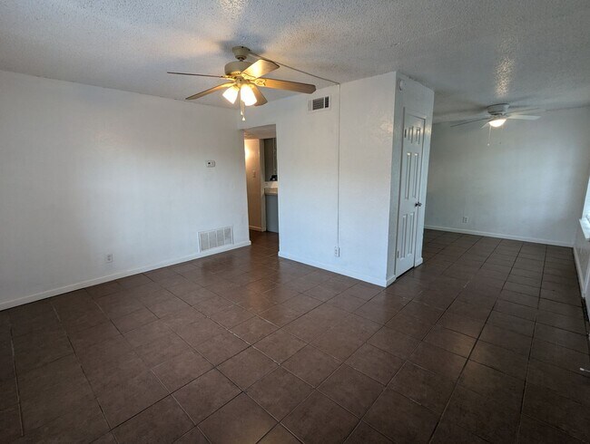 Foto del edificio - Cozy 2 Bedroom Duplex in the Hulen Area