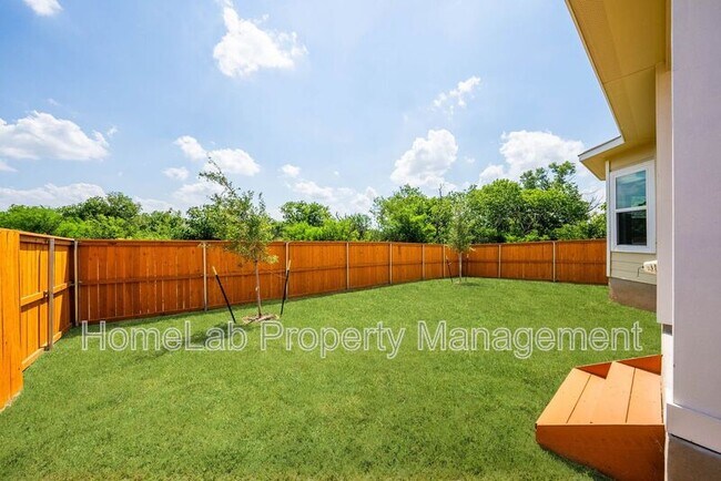 Foto del edificio - 155 Edward R Gaytan