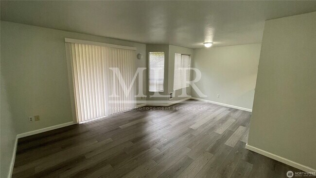 Building Photo - 1700 Lake Park Dr SW
