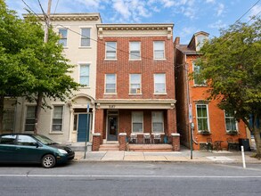 Building Photo - 537 E King St