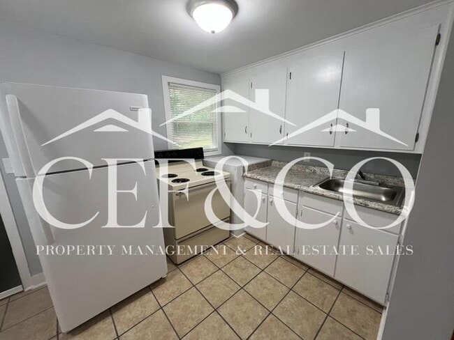 Building Photo - Cozy 2 bedroom 1 bathroom home now available in Moore