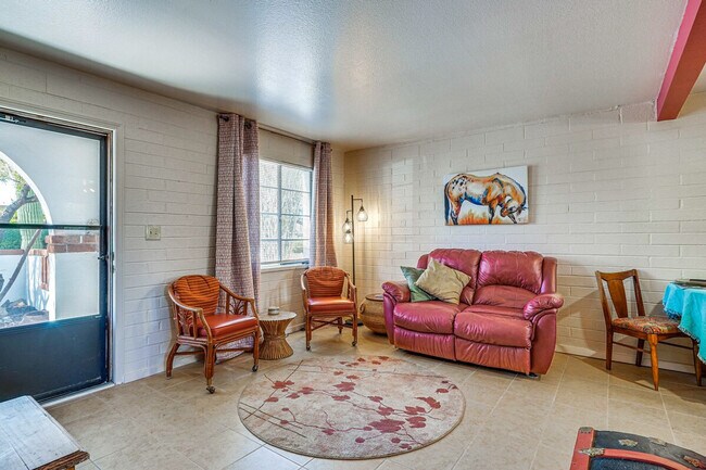 Building Photo - 329 S Paseo Tierra