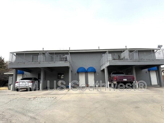 Building Photo - 9560 E Lakeshore Dr