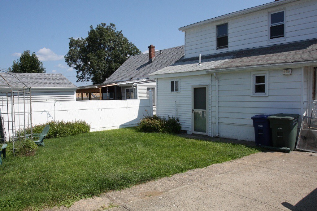 2445 Madison Ave, Bridgeport, CT 06606 House Rental in Bridgeport, CT