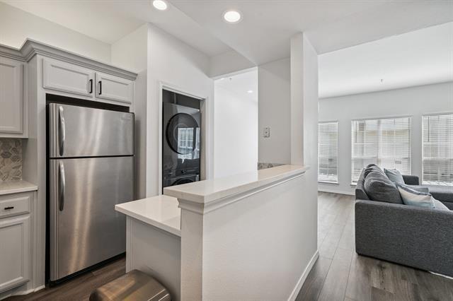 Foto del edificio - 4104 N Hall St