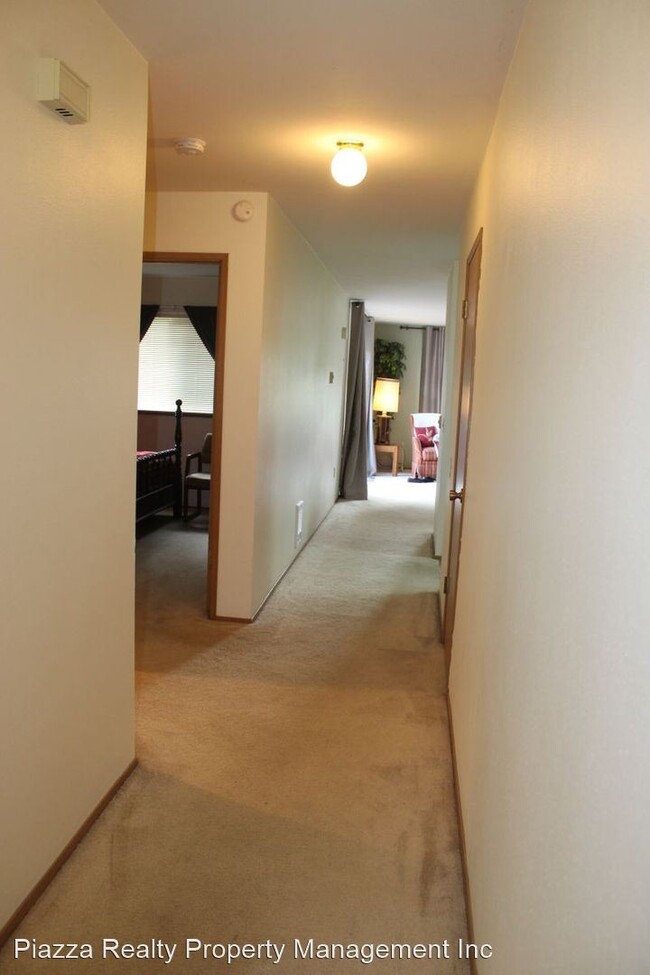 Building Photo - 2 br, 1 bath House - 6001 Sands Way #A