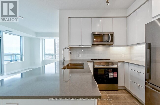 Photo du bâtiment - 3270 Sheppard Ave E