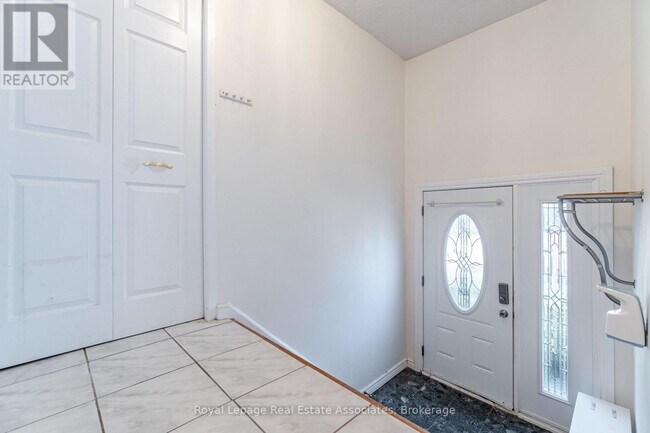 Building Photo - 3301 Tallmast Cres