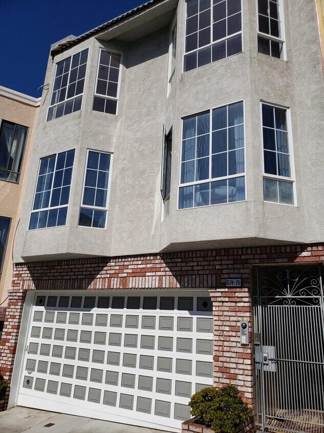 Foto principal - 3 bedroom in San Francisco CA 94122