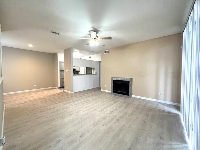 Foto del edificio - 14550 Fonmeadow Dr