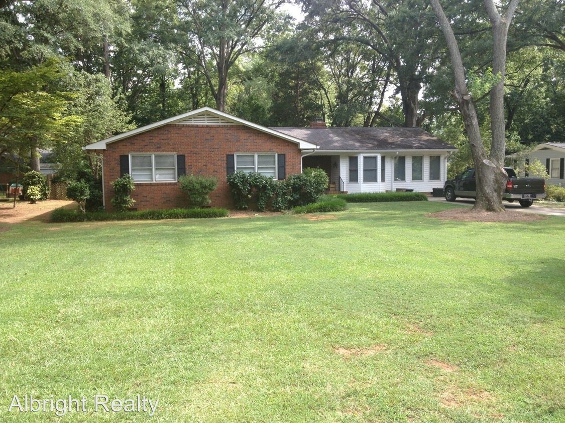 Primary Photo - 952 Hawthorne Lane Ext