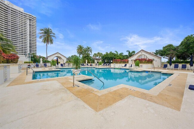 Foto del edificio - 2000 Island Blvd
