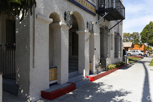 Building Photo - 1147 Broad Ave