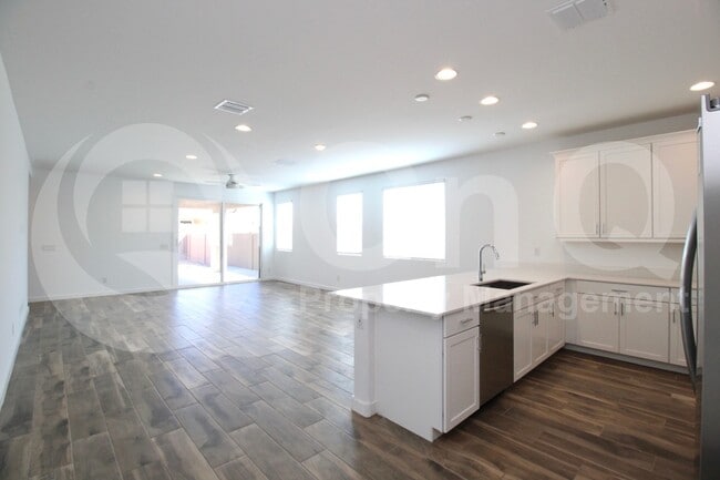 Building Photo - 3303 S Piedra Cir
