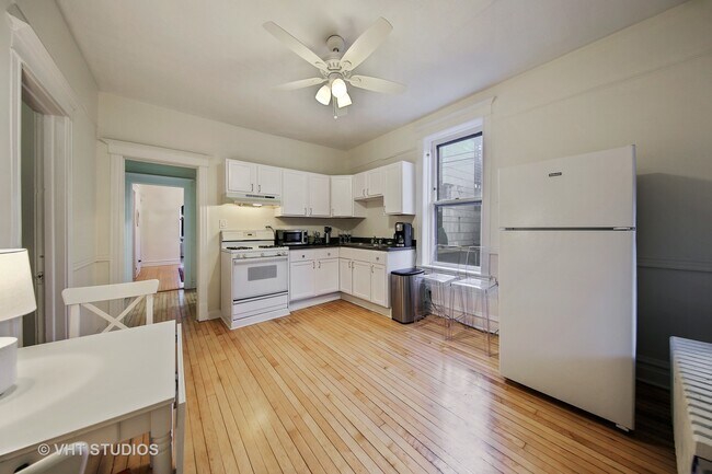 Foto del edificio - 2313 W Medill Ave