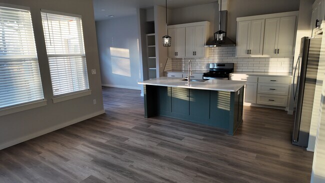 Building Photo - 4617 S East Ave