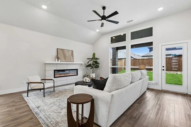 Foto del edificio - 6145 Tahoe Winds Dr