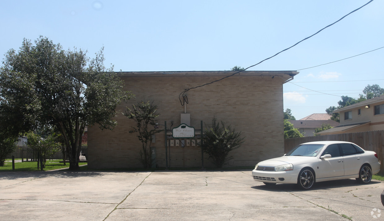 Building Photo - 1137 W Chimes St