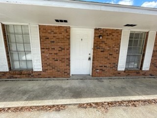 Primary Photo - 46458 N Cherry St
